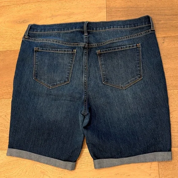GUC Old Navy Dark Wash Denim Roll-Cuff Shorts - Picture 2 of 4